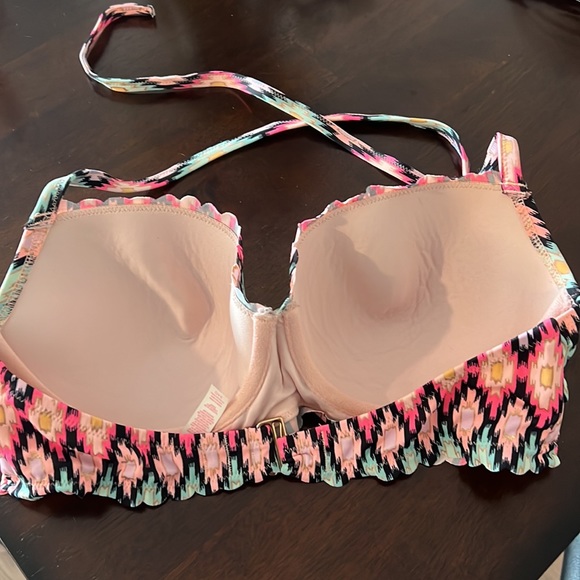 Victoria’s Secret Swimsuit Top - Picture 2 of 3